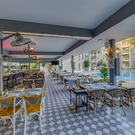 Alenz ホテル マルマリス